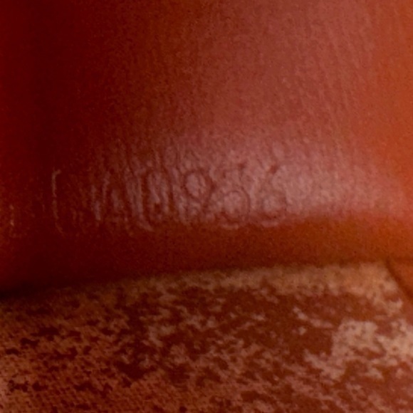 Louis Vuitton Epi leather 4 Ring Key Case. Brown. - Picture 15 of 15